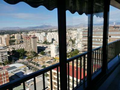 Cerramiento de una terraza con aluminio en Alicante- persianas Guardiola Alicante