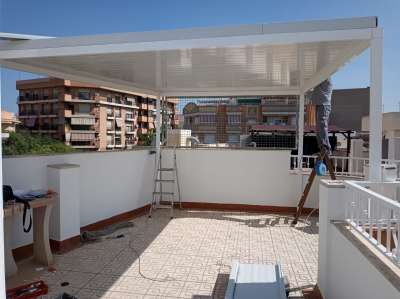 Techo cubierta carpintería de aluminio en terraza- persianas Guardiola Alicante