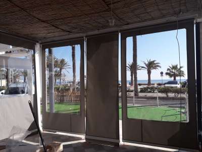 Toldo cortaviento con guías y ventana- persianas Guardiola Alicante